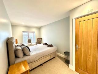 Flat 3, Waterloo Apartments - 4