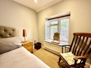 Flat 3, Waterloo Apartments - 2