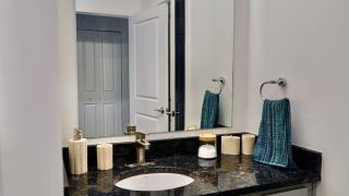 The Lawrencian Loft -2BD king & Queen beds, 2 BA - 4