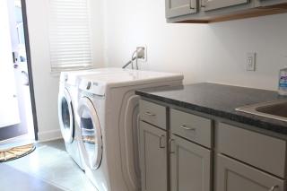 The Lawrencian Loft -2BD king & Queen beds, 2 BA - 3