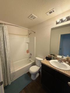 Family home 3 BR house with full kitchen and Backyard - 9