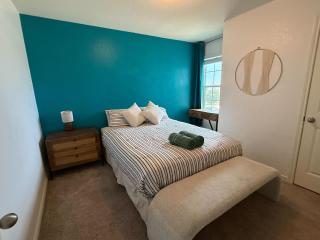 Family home 3 BR house with full kitchen and Backyard - 7