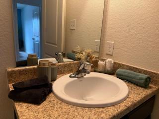 Family home 3 BR house with full kitchen and Backyard - 3