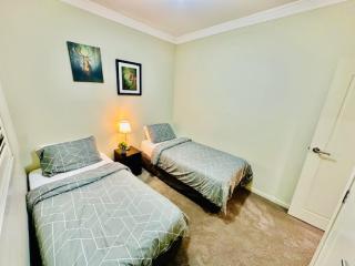 Entire 4 Bed Rooms Sanctuary - 7