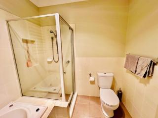 Entire 4 Bed Rooms Sanctuary - 5