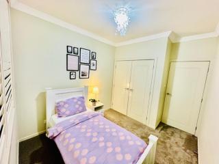 Entire 4 Bed Rooms Sanctuary - 3