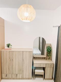 Lush Living 1BR with Balcony near Ayala Makati - 1