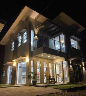 Cozy 4BR 3BA Home 2 Minutes to Calle Crisologo - 0