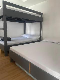 Cozy 4BR 3BA Home 2 Minutes to Calle Crisologo - 1