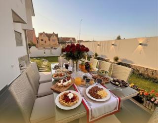 Villa Lumiere-Luxury Retreat with Private Spa and Garden - 5