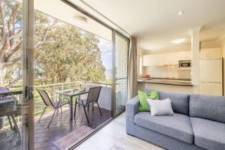 Mistral Court 14 across the road from the beach - 7