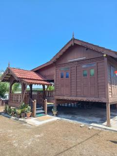 Rumah Kayu Homestay - 0