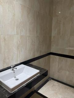 Toeti Roosseno Plaza - 5