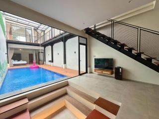 Villa Alba Duo Private Pool Lembang Bandung - 3