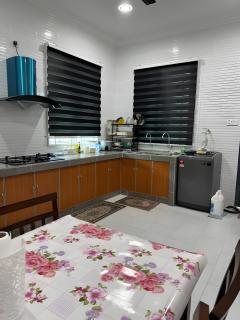 ANJUNG SARA Homestay - 1