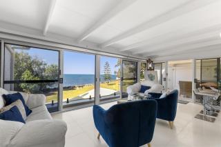 Luxury Pool Retreat Ocean & Mountain Views - 0