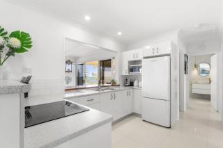 Luxury Pool Retreat Ocean & Mountain Views - 5