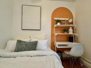 20 min NYC-Modern Private Room-Queen Bed-Parking - 1