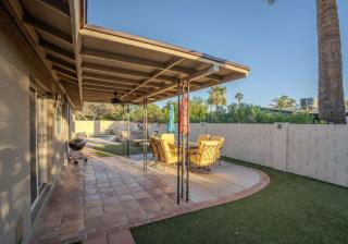 3bdr Remodeled Scottsdale Desert Pool Oasis and Entertainment - 1