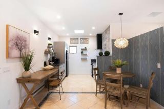 Remodeled LA Studio with Full Kitchen & Laundry - 4