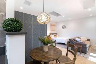 Remodeled LA Studio with Full Kitchen & Laundry - 1