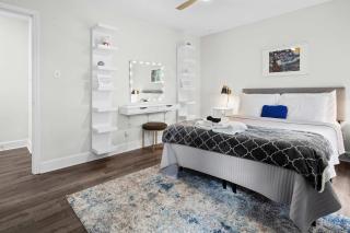 Fire pit - 6 Min to North Hills - Screened Porch - 6