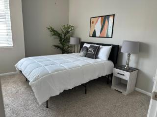 Trendy, upscale apartment! - 7