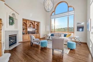 Bright & Spacious 5-BR & Ravine Views in Edgemont - 8