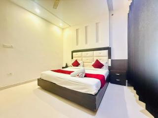 Hotel Yogasthali Tapovan - Budget Friendly !! Couple Friendly !! Family Friendly !! Lift !! Parking !! Open Rooftop - 4