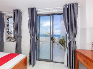 OYO 1028 Flower House Apartment - 2