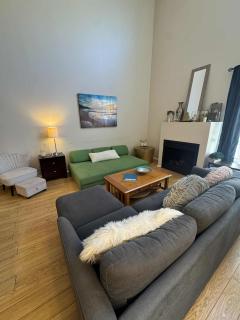 HOLLYWOOD- Cozy Penthouse with Private Rooftop - 0