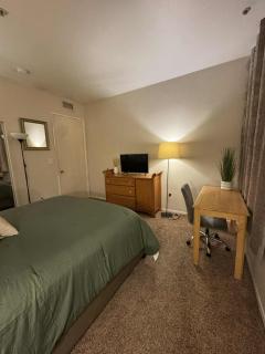 HOLLYWOOD- Cozy Penthouse with Private Rooftop - 9