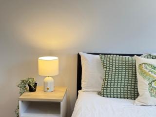 Private Ground-Floor Retreat with 2 Ensuite Rooms - 7