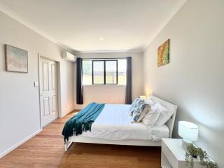 Private Ground-Floor Retreat with 2 Ensuite Rooms - 2