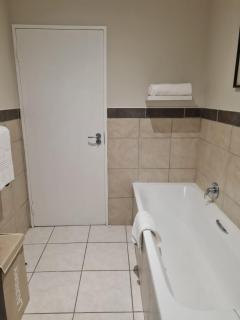 1 Bedroom Luxury Apartment, Beacon Bay North, East London - 8
