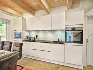 Penthouse Cassiopeia by AA Holiday Homes SKI IN SKI OUT - 1