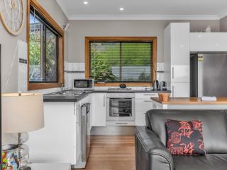 Hillcrest Retreat with River Views - 8