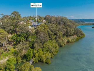 Hillcrest Retreat with River Views - 9