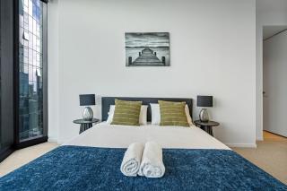 Level 44 2BD 2BTH Apt Views Pool SPA Crown - 9