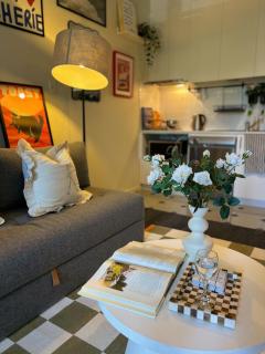 Elegant CBD Haven with City Views - 5