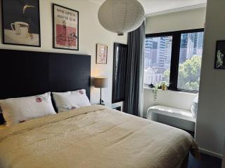 Elegant CBD Haven with City Views - 2