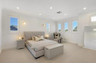 East Lindfield Family Retreat with Pool & Garden - 1