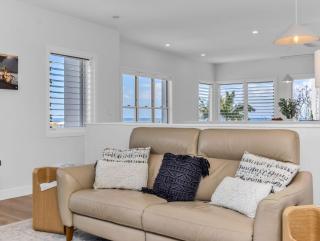 High Tide 4BR 3 level house Ocean views & Pool - 6