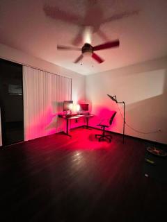 Cozy Room In Madison - 1