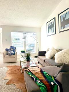 Luxe, Family Friendly, Spacious & Private Entrance - 0