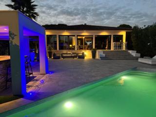 Sublime Villa with Pool and Jacuzzi - 1