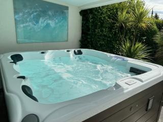 Sublime Villa with Pool and Jacuzzi - 4