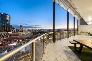 O-SixStays Luxe City Ocean Views - 9