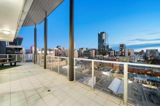 O-SixStays Luxe City Ocean Views - 5