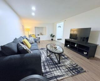 Peaceful King House - Spacious & Renovated! - 9